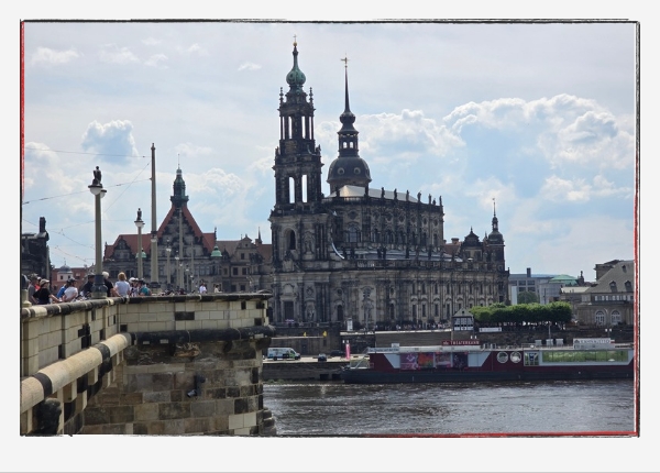 reflactandlearn KW 18, 19 & 29: Blick von der Augustusbrücke in Dresden auf das Residenzschloss