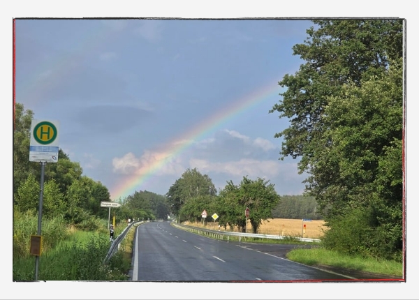 12 von 12 - Juli 2024: Regenbogen über der Landstraße