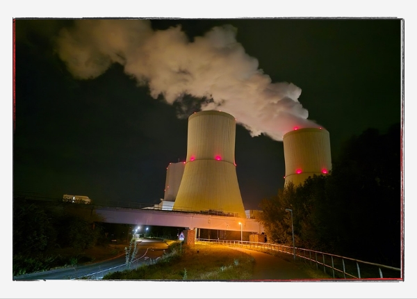 12 von 12 - September 2024: Kraftwerk Lippendorf bei Nacht